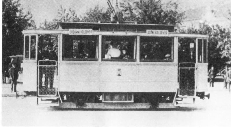 Prvi električni tramvaj u Zagrebu, proizveden u tvornici Ganz - Co. iz Budimpešte. Pušten u promet 18. kolovoza 1910. godine
